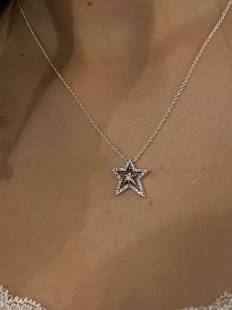 Star Accessories, Layered Gold Necklaces, Jewelry Accessories Ideas, Dope Jewelry, Jewelry Lookbook, Star Jewelry, Gold Necklaces, Girly Jewelry, Jewelry Inspo