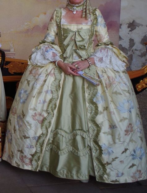 1760s Dress, 1700s Fashion Women, Roccoco Dresses, 1770s Dress, Rococo Gown, 1770s Fashion, Rococo Aesthetic, Georgian Dress, 18th Century Dresses