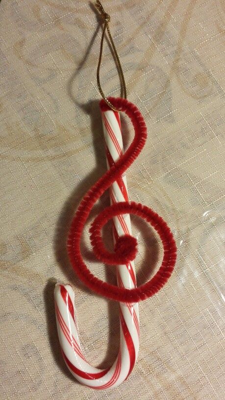 DIY Candy Cane Treble Clef Ornament                                                                                                                                                                                 More Diy Christmas Gifts For Teachers, Diy Candy Cane, Christmas Gifts For Teachers, Candy Cane Crafts, Music Ornaments, Cadeau Parents, Music Crafts, Peony Pink, Diy Teacher Gifts