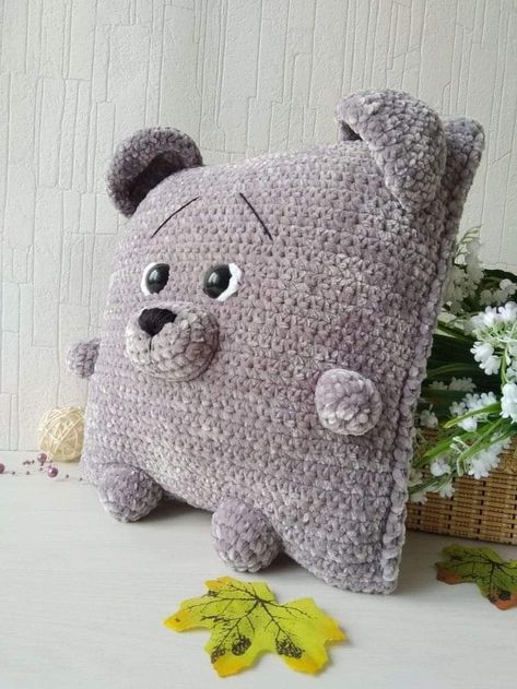 Diy Crochet Flowers, Crochet Nursery, Gray Pillow, Cute Cushions, Crochet Classes, Animal Knitting Patterns, Crochet Cushion Cover, Pillow Plush, Crochet Pillows