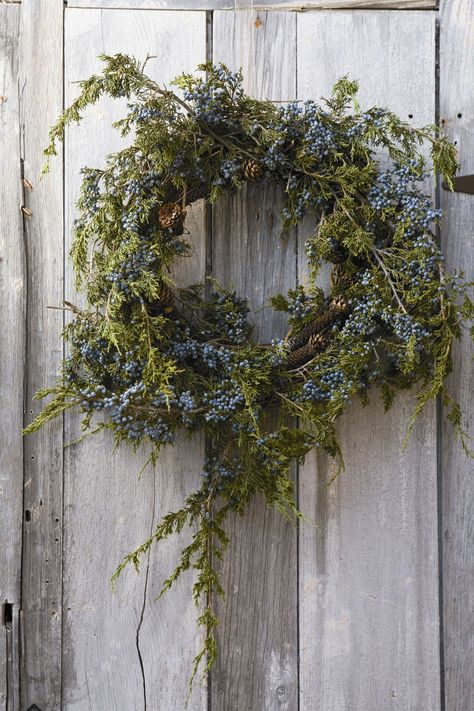 Natal Natural, Navidad Natural, Hantverk Diy, Wreath Hanging, Homemade Wreaths, Deco Nature, Natural Christmas, God Jul, Rustic Wreath