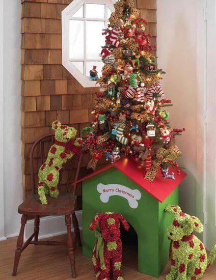 Pole Decor, Christmas Tree Dog, Themed Christmas Tree, Christmas Lodge, Diy Hanging Shelves, Dog Tree, Light Pole, Winter Ideas, Christmas Tree Ideas