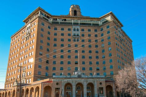 The venerable but long-vacated Mineral Wells hotel, which opened in 1929 and once hosted personalities such as Judy Garland, Clark Gable, and president Lyndon Johnson, is poised to surge back to life under a newly announced $65 million renovation slated for completion in 2022. Gavelston Texas, Lyndon Johnson, Hotel Lucine Galveston, The Lowell Hotel Nyc, Glen Rose Texas, Galveston Texas Vacation Rentals, Mineral Wells Texas, Glen Rose, Mineral Wells