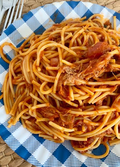 Barbecue Spaghetti Recipe, Barbecue Spaghetti, Bbq Spaghetti, Tuscan Dinner, Bbq Pasta, Hamburger Meals, Italian Pot Roast, Barbeque Pork, Cubanelle Pepper