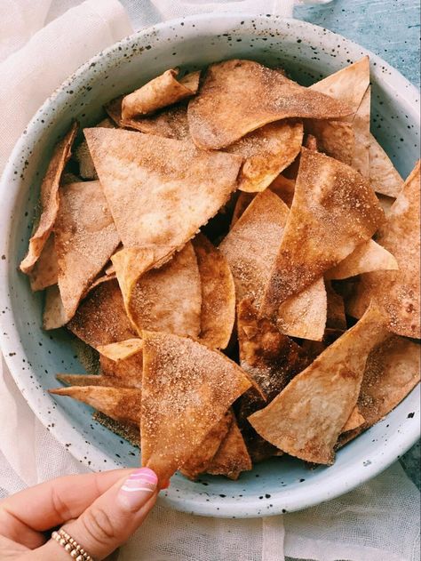 Air Fried Cinnamon Sugar Chips (Buñuelos) - Melissa's Healthy Kitchen Easy Bunuelos Recipe, Cinnamon Sugar Chips, Bunuelos Recipe, Cinnamon Sugar Tortillas, Cinnamon Tortilla Chips, Cinnamon Sugar Cookies, Fried Chips, What Can I Eat, Sweet Dips