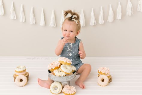 Donut Smash Cake Photography, Donut Baby Photoshoot, Donut Cake Smash, Sophie The First, Doughnut Birthday, Cake Smash Inspiration, Bday Decor, Pink Gold Birthday, Summer Family Pictures