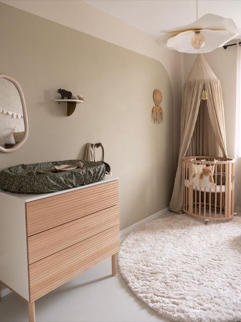 Stokke® Sleepi™ Mini V3 - The crib that grows with the child™. Design: Susanne Grønlund & Claus Hviid Knudsen. 📸: @styleandsugar Stokke Sleepi Nursery, Ikea Nursery Storage, Stokke Crib, Neutral Nursery Rooms, Nursery Room Ideas, Oval Crib, Ikea Storage Hacks, Stokke Sleepi, Nursery Reveal