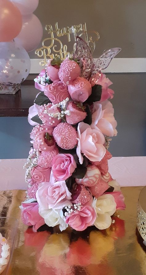 How To Make A Strawberry Tower, Strawberry Arrangement Ideas, Truffle Tower, Chocolate Covered Strawberry Tree, Strawberry Towers, Strawberries Ideas, Valentine Chocolate Covered Strawberries, Strawberry Tower, Quinceanera Gifts