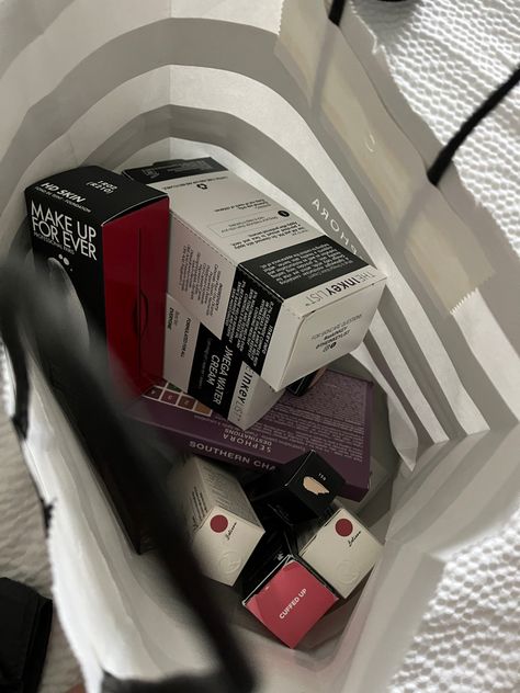 Sephora Shopping Bag Aesthetic, Makeup Haul Aesthetic, Sephora Makeup Aesthetic, Sephora Bag Aesthetic, Sephora Haul Aesthetic, Sephora Aesthetic, Sephora Shopping, Sephora Store, Sephora Bag