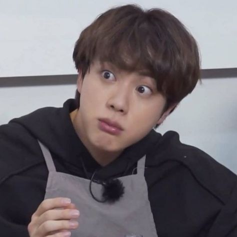 Jin meme Jin Mood Face, Seokjin Funny, Confused Face, Jin Photo, Bts Reactions, Jin Bts, Seokjin Bts, Worldwide Handsome, Meme Faces