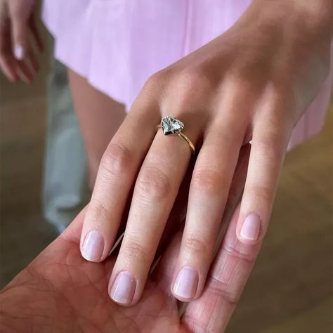 Close up of Margot Robbie's pale pink Barbie nails Clean Short Nails, Tom Bachik, Vibe Nails, Totally Hair Barbie, Movie Outfit, Brown Liner, Barbie Nails, Hot Pink Mini Dress