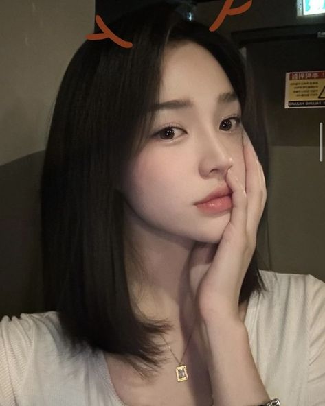 Korean Bob Haircut, Hairstyle Korean, Pretty Short Hair, Ulzzang Short Hair, Haircut For Square Face, Korean Haircut, Korean Short Hair, Hair Style Korea, Hair Inspiration Long