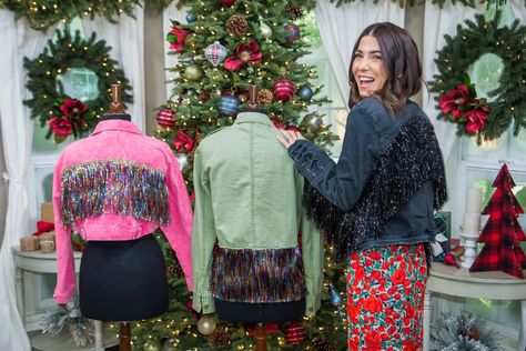 @orlyshani has a fashionable way to get you in the #CountdownToChristmas spirit with her DIY tinsel fringe jackets! Diy Pom Pom Jacket, Diy Tinsel Jacket, Diy Festival Clothes, Tinsel Fringe Jacket, Diy Tinsel, Pom Pom Jackets, Home And Family Crafts, Denim Jacket With Fur, Fringe Shirt