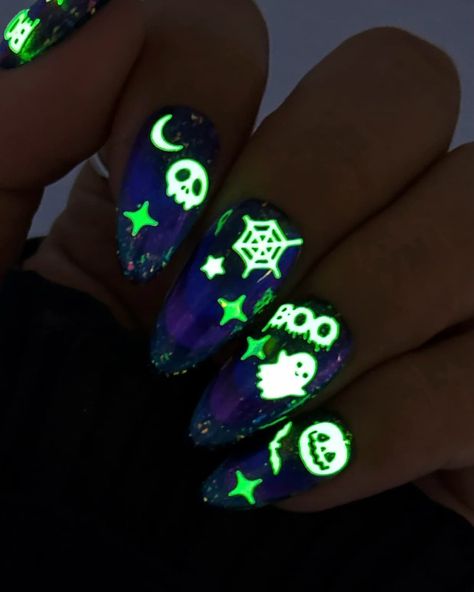 The Ultimate Halloween Nail Art Inspo for Short Nails 👻✨💅 Comment “HALLOWEEN” if you want spooky cute long nails inspo! Save & share for nail inspo! #halloweennails #spookynails #almondnails #cateyenails #glowinthedarknails #chromenails #diynails #nailinspo #nailtrends #fallnails #halloween2024 #nailarttutorial #nailtech #holographicnails #easynails #howtonails #ghostnails #spiderwebnails #ghostfacenails #beetlejuicenails #holonails #reflectivenails #halloween #kawaii #kawaiinails #cutenai... Dark Nail Art, Reflective Nails, Dark Nail, Japanese Nail Art, Glow Nails, Holiday Nail Art, Gel Art, Cat Nails, Cat Eye Nails