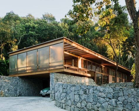 Treetop House, Brazil Wallpaper, Glass Houses, Innovative Architecture, Casa Container, Vero Beach, Forest House, House Architecture Design, Mid Century Modern House