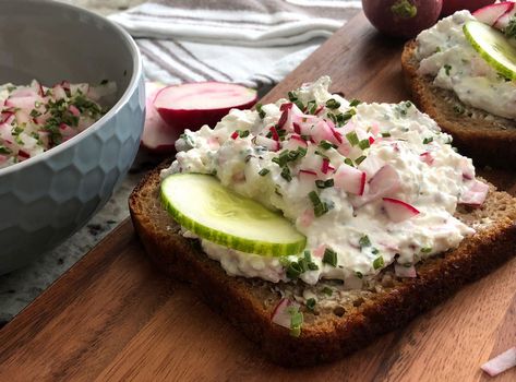 Polish Farmer's Cheese Spread- GZIK- breakfast in Wielkopolska Gzik Recipe, Polish Appetizers, Farmers Cheese Recipes, Polish Breakfast, Farmer’s Cheese, Cottage Cheese Dips, Rustic Arrangements, Foods Ideas, Farmers Cheese