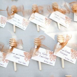 Playful honeycomb stick escort card display, photo: Jesse Leake / Event Design: MAP Events Baby Shower Seating Chart, Unique Seating Chart Wedding, Shower Seating Chart, Shower Seating, Seating Chart Ideas, Seating Arrangement Wedding, Bridal Shower Bachelorette Party Ideas, Diy Place Cards, Wedding Table Seating Plan