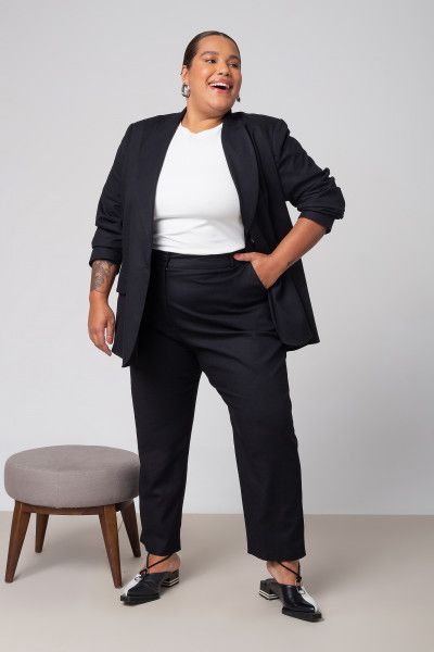 15 Sophisticated Business Casual Plus Size Outfit Ideas Smart Casual Work Outfit Plus Size, Business Casual Plus Size, Classy Plus Size Outfits, Business Capsule Wardrobe, Summer Birthday Outfits, Plus Size Outfit Ideas, Casual Plus Size Outfits, Classic Business Casual, Comfortable Ballet Flats