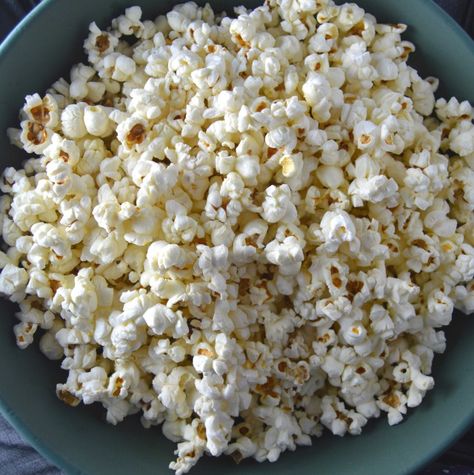 Coconut Oil and Himalayan Salt Popcorn is a quick and easy snack recipe. Perfect for movie night. Coconut Oil Popcorn, Ground Beef Potato Casserole, Nut Free Desserts, Coconut Oil For Acne, Fudge Bars, Muddy Buddies, Cereal Treats, Microwave Popcorn, Popcorn Recipes