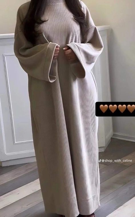 Winter Hijab Outfits Dresses, Sweatshirt Women Casual, Moslem Fashion, Estilo Hijab, Modesty Outfits, Modest Fashion Hijab, Muslim Outfits Casual, Stylish Winter Outfits, Hijabi Fashion Casual