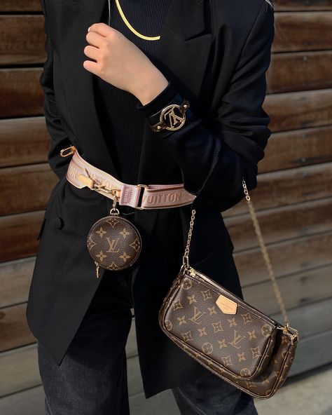 Fashion outfit details Louis Vuitton Bucket Bag Outfit, Lv Pochette Outfit, Louis Vuitton Pochette Outfit, Louis Vuitton Multi Pochette Outfit, Lv Multi Pochette Outfit, Pochette Outfit, Wallet On Chain Outfit, Multi Pochette Louis Vuitton, Louis Vuitton Bag Aesthetic