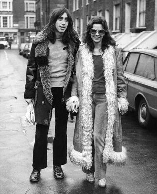 Fabulous couple in the early 70s Moda Disco, Street Style Vintage, Fashion 1970s, 60s 70s Fashion, Fashion 70s, 60s And 70s Fashion, Mode Hippie, 70s Inspired Fashion, 70s Outfits