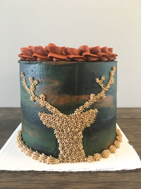 Birthday Cake For A Hunter, Cake For Hunters Birthday, Camo Smash Cake, Camo Hunting Cake, Deer Birthday Cake For Men, Easy Hunting Cake, Hunter Cake Ideas Birthday, Hunter Theme Cake, Country Birthday Cakes For Men