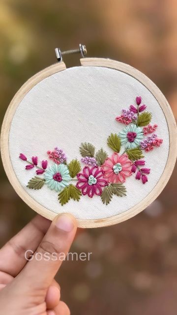 Lazy Daisy Flower Embroidery, Lazy Daisy Embroidery Design, Daisy Flower Embroidery, Daisy Embroidery, Lazy Daisy Stitch, Best Snapchat, Handmade Embroidery Designs, Embroidery Stitches Tutorial, Hand Embroidery Flowers