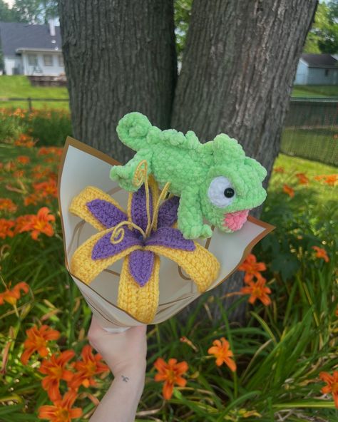 Still so obsessed with how these flowers turned out so I needed to share photos🥹 • • • 🏷️ #crochet #crochetaddict #crochetlove #crochetersofinstagram #crochetinspiration #sharethecrochetlove #amigurumi #amigurumicrochet #crochetflowers #tangled #tangledcosplay Tangled Crochet, Tangled Cosplay, Crochet Tiny, Crochet Dinosaur, Crochet Flowers, Tangled, Crochet Ideas, Crochet Amigurumi, Crochet Pattern