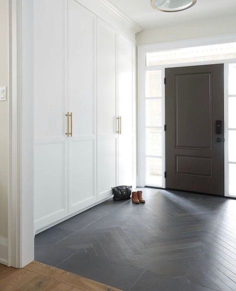 this entryway design inspo via @dollhousedesignwpg is simple, sleek, and all-modern: ideal for a gorgeous family home 😍✨☁️ Entryway Tile Floor, Mudroom Inspiration, Entryway Tile, Mudroom Flooring, Entry Tile, Foyer Flooring, Entryway Flooring, Entryway Design, Foyer Design