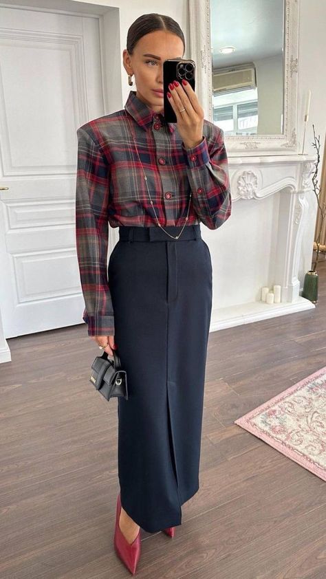 Summer Office Outfits, Look Office, Chic Business Casual, Cute Work Outfits, Pencil Skirt Outfits, Professional Outfits Women, Business Casual Outfits For Women, Plaid Outfits, Business Casual Outfits For Work