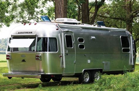 Off Grid Camping, Off The Grid Living, Tiny Campers, Airstream Camping, Vintage Airstream Land Yacht, Airstream Sovereign 31, Retro Trailers, Airstream Globetrotter, Airstream Rv