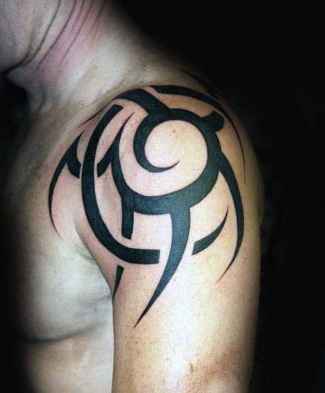 50 Tribal Sun Tattoo Designs For Men - Black Ink Rays Sholdertatoos For Men, Surfing Tattoos, Steve Tattoo, Simple Shoulder Tattoo, Cute Ankle Tattoos, Tattoo Cross, Tato Suku, Cool Shoulder Tattoos, Sun Tattoo Designs