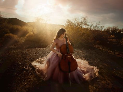 Cello Photoshoot, Senior Year Fun, Senior Pictures Music, Senior Portraits Girl, Grad Photoshoot, Graduation Photography, Senior Poses, Grad Photos, School Photos