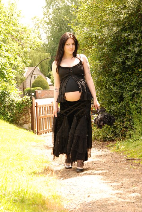 Gothic Pregnancy gothic fashion Gothic Maternity Outfits, Gothic Maternity Clothes, Alt Pregnancy Outfits, Alternative Pregnancy Outfits, Goth Maternity Outfits, Goth Pregnancy Outfits, Goth Pregnancy, Goth Maternity, Punk Maternity