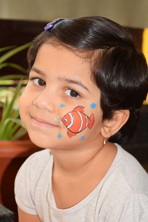 Face Painting Animals Easy, Nemo Face Paint, Animal Face Paint Ideas For Kids, Face Paint Animals, Easy Face Painting Ideas For Kids Simple Cheek Art, Face Painting Animals, Fish Face Painting, Simple Face Painting Ideas For Kids, Face Painting Simple