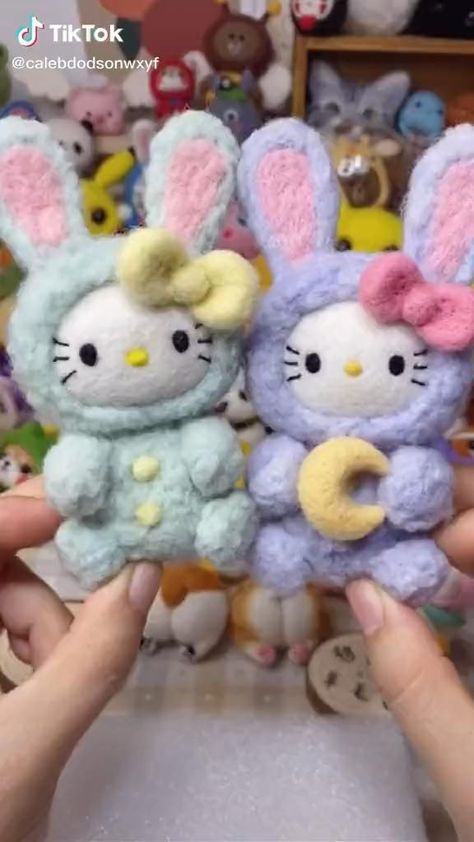 these images are for crochet patterns and these images are for crochet gifts Needle Felt Aesthetic, Needle Felt Hello Kitty, Sanrio Needle Felt, Aesthetic Needle Felting, Needle Felting Kawaii, Needle Felting Aesthetic, Felted Dolls, Hello Kitty Cute, Needle Felting Tutorial