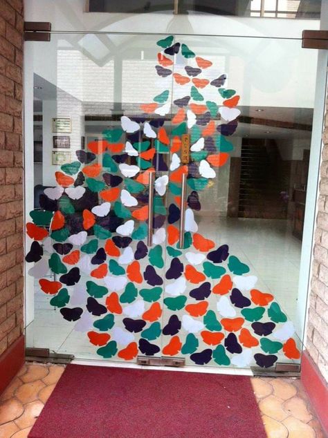 independent day craft / republic day craft work / handmade craft work / glass door decoration Republic Day Decoration Ideas For Office, Glass Door Decoration For School, Founders Day Decoration Ideas, 26 January Republic Day Decoration Idea, Independent Day Craft, Republic Day Decoration, Republic Day Craft, Frock Photos, School Library Displays