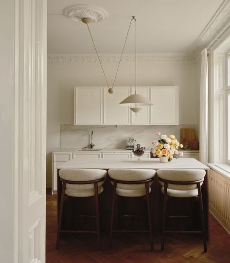 Matilda Djerf House, Matilda Djerf Apartment, Matilda Djerf Home, Stockholm Apartment, Luxe Decor, Matilda Djerf, Swedish Design, Kitchen Cabinetry, Scandi Style