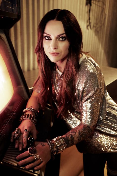 The world is a very different place from the one Scottish singer-songwriter Amy Macdonald announced herself to almost 15 years ago. 
Read our Interview at Women Talking
#AmyMacDonald #musician #singer #songwriter Amy Mcdonald, Florence Welsh, Alice Merton, Amy Macdonald, Rae Morris, Sophie Ellis Bextor, Women Talking, Women Talk, Music Taste