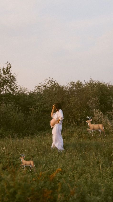 Maternity Photos Individual, Filmy Maternity Photos, Earthy Maternity Shoot, Maternity Photography On Film, Maternity Photos On Film, Editorial Maternity Shoot Outdoor, Maternity Photography Aesthetic, Documentary Maternity Shoot, Nontraditional Maternity Photos