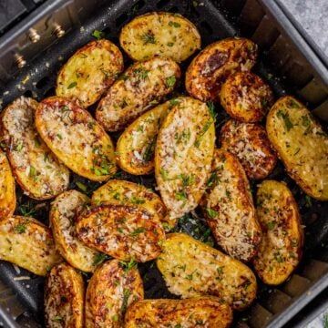 Fingerling Potatoes Recipes, Air Fry Potatoes, Homemade French Fries, Fingerling Potatoes, Baby Potatoes, Fried Potatoes, Thanksgiving Side Dishes, Pork Tenderloin, Perfect Side Dish