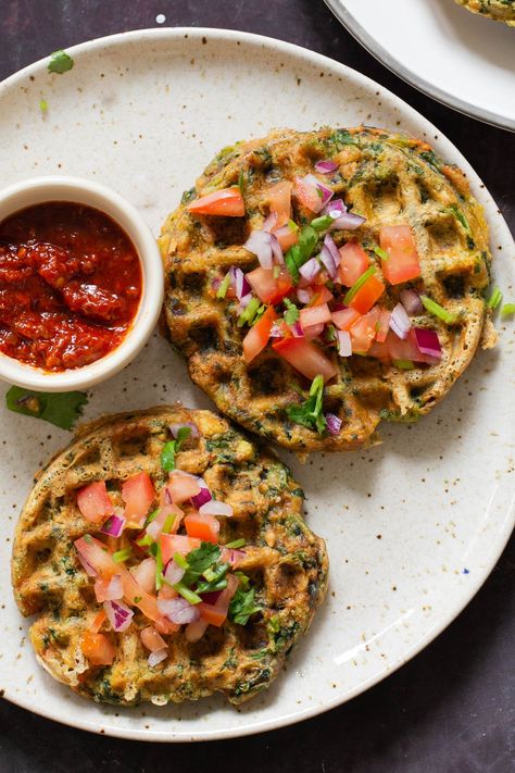 Crisp on the outside, fluffy and cheesy inside, these spinach waffles will definitely be a new favorite! You’ll love these palak paneer-inspired savory waffles. Savoury Waffles, Savory Waffle Recipe, Non Dairy Cheese, Vegan Apps, Savory Waffles, Vegan Richa, Vegan Mozzarella, Soy Recipes, Tomato Chutney