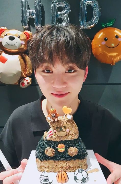 230116 Weverse birthday live 🎂 Seungkwan Birthday, Birthday