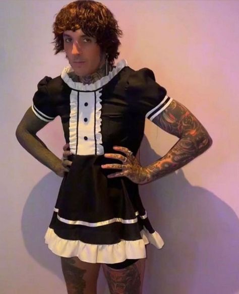 Alissa Salls, Oli Sykes, Best Hug, Emo Memes, Oliver Sykes, Bring Me The Horizon, Maid Dress, Emo Bands, Emo Boys