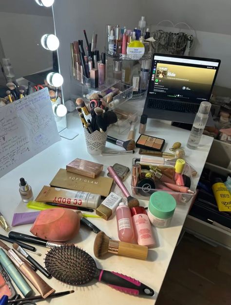 Mobile Arrangement, Avatar James, Teenager Makeup, Avatar James Cameron, Makeup Desk, Desk Inspo, Body Makeup, Makeup Items, Room Inspiration Bedroom