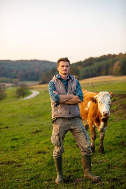 Farmer Fashion, Red Hair Men, Milk Cow, Poses For Men, Red Hair, Farmer, Portrait Photography, Cow, Milk