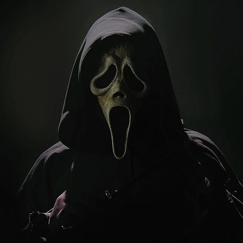 Ghostface Pfps, Ghostface Pfp, Pfp Faceless, Scary Pfp, Knife Wallpaper, Scarie Movie, Scream Aesthetic, Spongebob Funny Pictures, Pfps Aesthetic