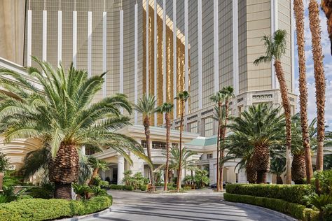 Inside the secret world of luxury hotels-within-hotels - The Points Guy Four Seasons Las Vegas, Las Vegas Luxury Hotels, Las Vegas Luxury, Wynn Las Vegas, Vegas Hotel, Las Vegas Hotels, Casino Resort, Conde Nast Traveler, Vegas Strip