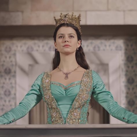 Nurbanu Sultan, Turkish Clothing, Beren Saat, Kösem Sultan, Kosem Sultan, Turkish Actresses, Royal Outfits, Magnificent Century, Turkish Beauty